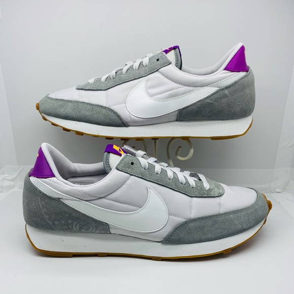 Shoes - NIKE DAY BREAK